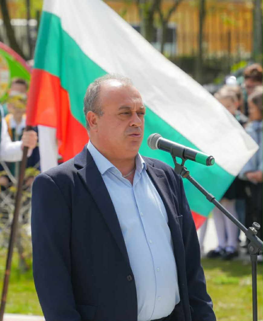 Приветствени думи за началото на учебната година от директора на училището г-н П. Георгиев